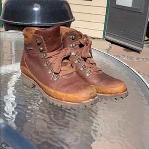 Chaco women’s Fields Boots